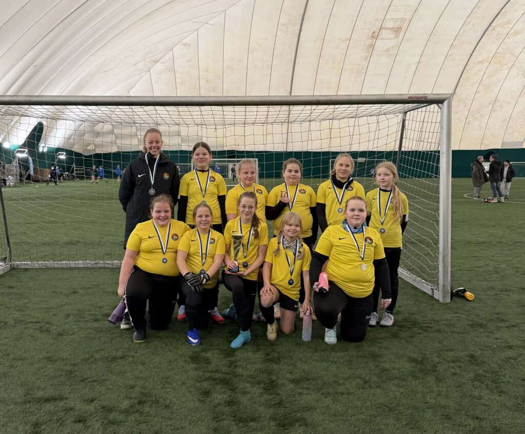 Rakvere jk tarvas tüdrukud, treener eliise poopuu, tallinnas volta cupil II koht